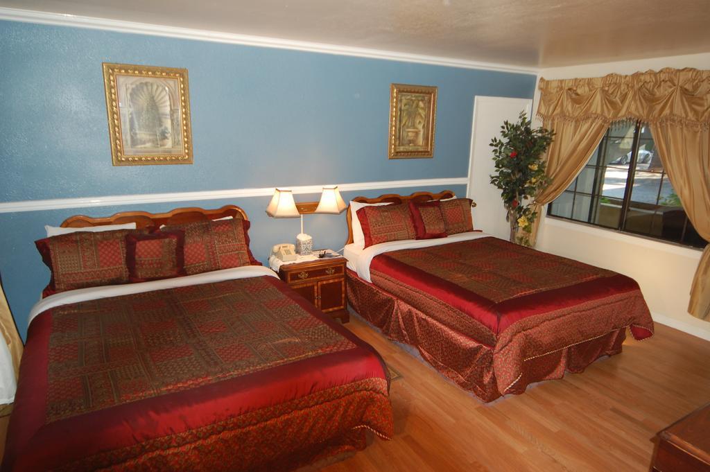 Tahoe Chalet Inn, The Theme Inn Lake Tahoe Room photo