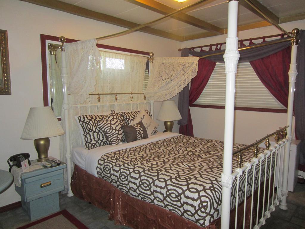 Tahoe Chalet Inn, The Theme Inn Lake Tahoe Room photo