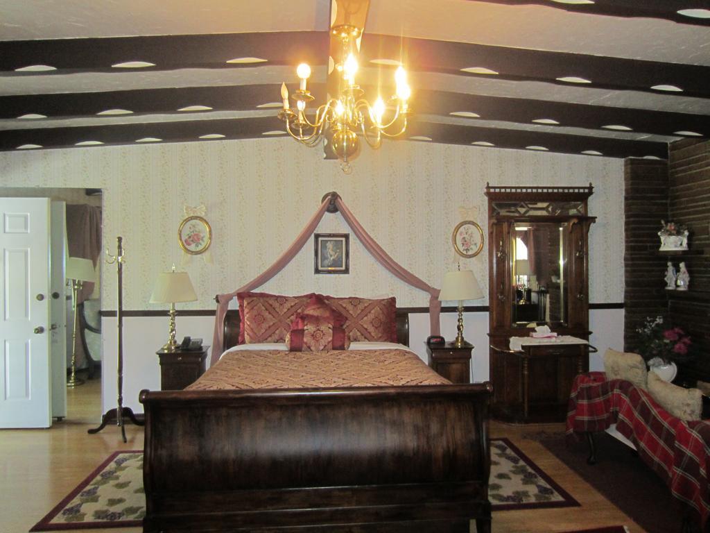 Tahoe Chalet Inn, The Theme Inn Lake Tahoe Room photo