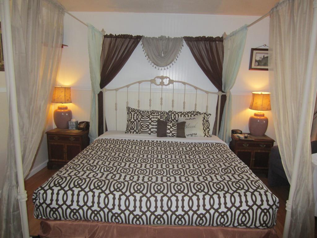 Tahoe Chalet Inn, The Theme Inn Lake Tahoe Room photo