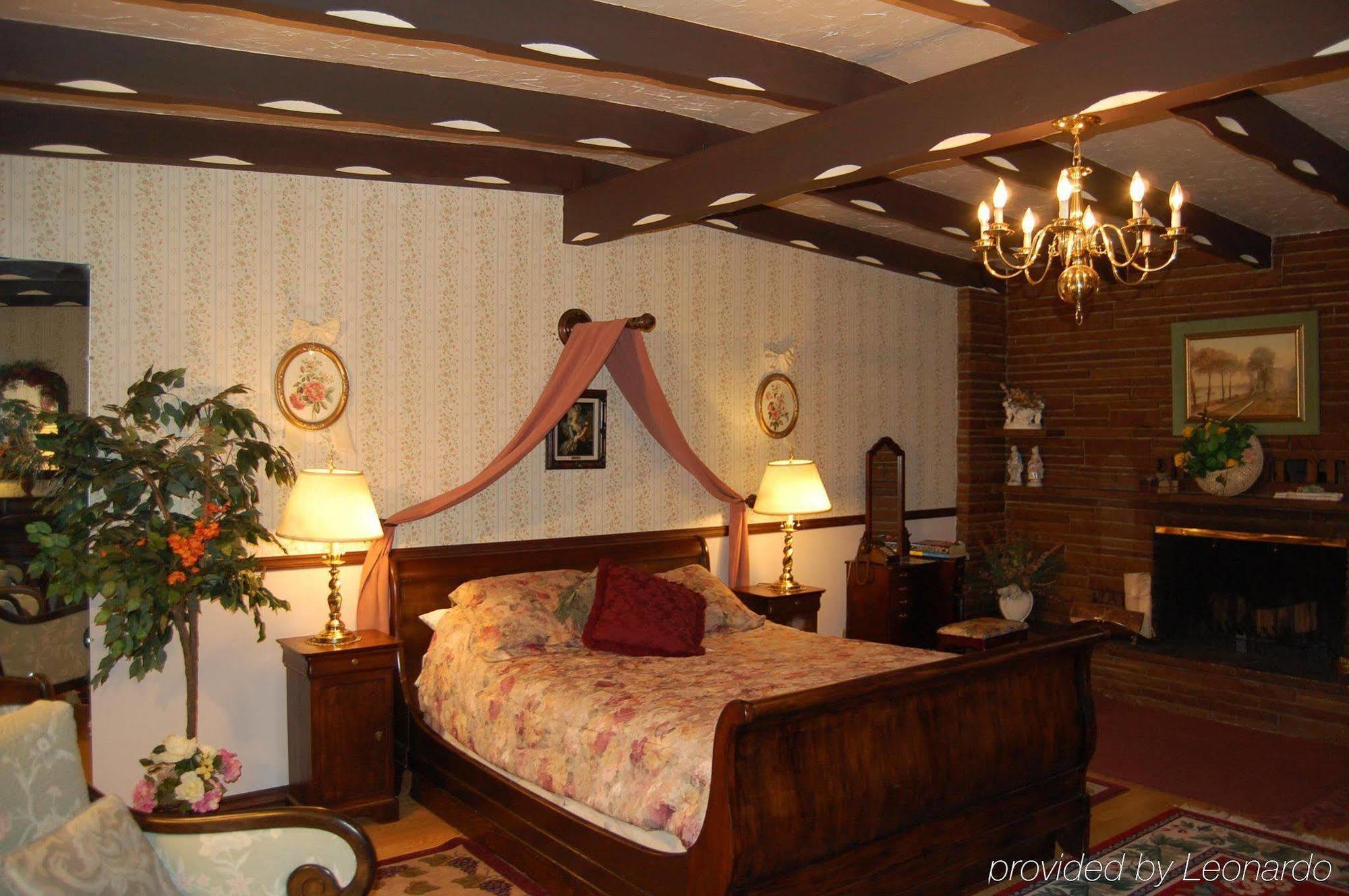 Tahoe Chalet Inn, The Theme Inn Lake Tahoe Room photo